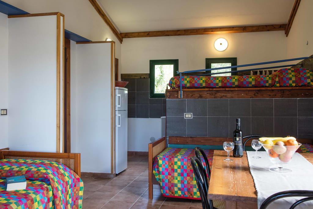 Il Borgo Centro Vacanze Guardistallo Exteriör bild