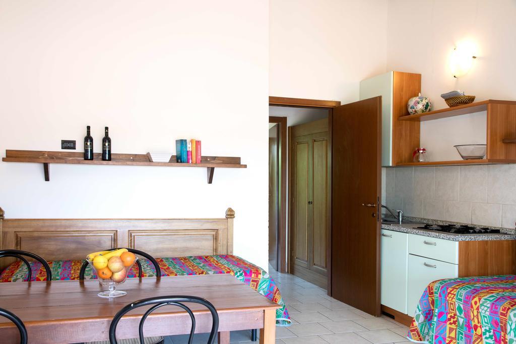 Il Borgo Centro Vacanze Guardistallo Exteriör bild